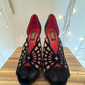 Von D shoes Adele spiderweb pump